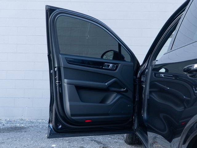 Certified 2022 Porsche Cayenne S image 15