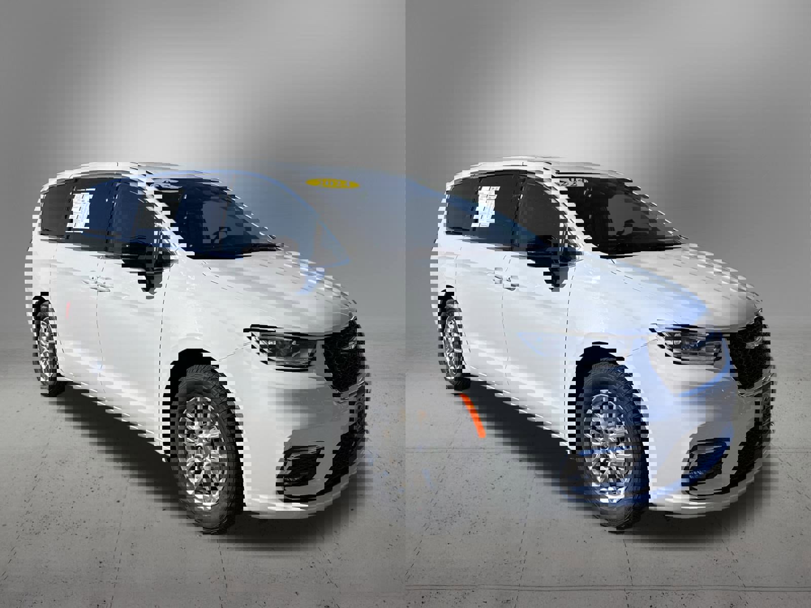 Used 2024 Chrysler Pacifica Touring-L image 6