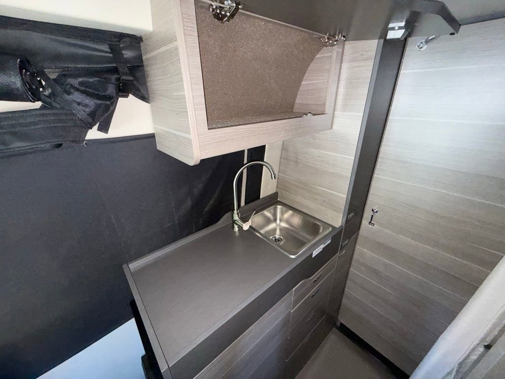 Used 2023 Mercedes-Benz Sprinter 2500 image 35