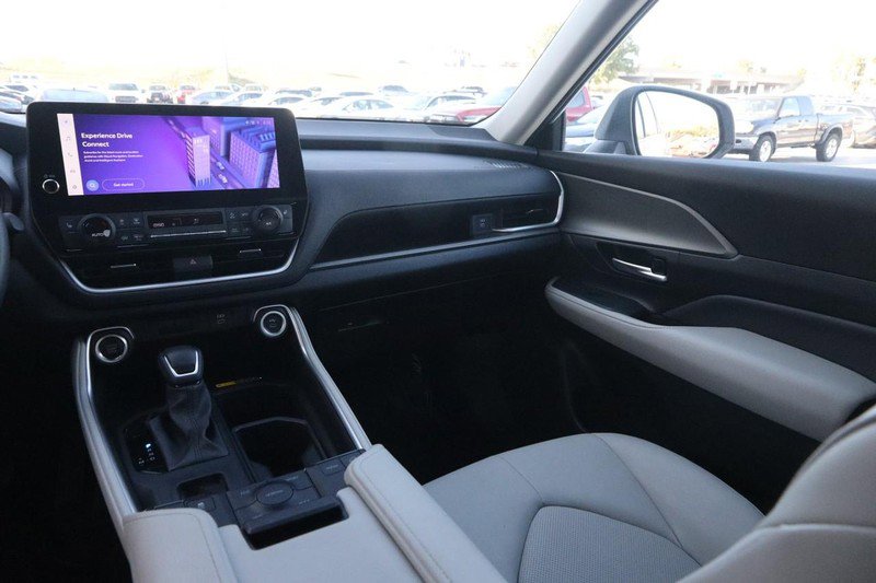 Used 2025 Toyota Grand Highlander AWD image 26