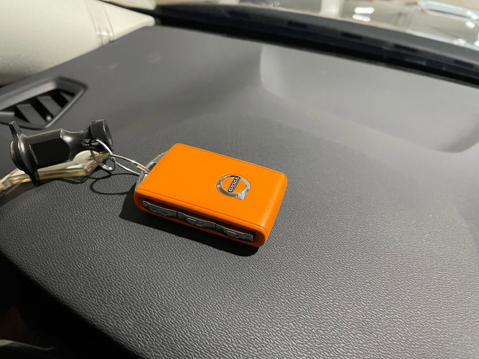 Used 2025 Volvo S60 B5 Plus image 21