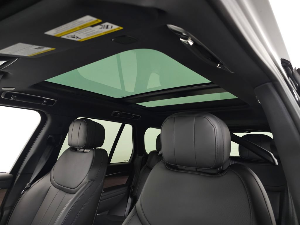 Certified 2025 Land Rover Range Rover SE AWD/4WD image 18