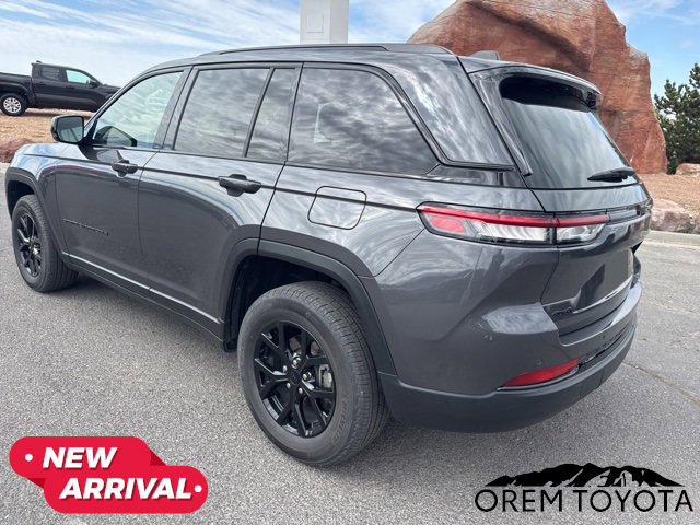 Used 2024 Jeep Grand Cherokee Altitude AWD/4WD image 4