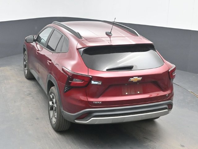 Used 2024 Chevrolet Trax LT w/ Driver Confidence Package FWD image 21