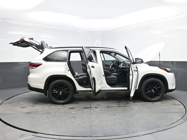 Used 2019 Toyota Highlander SE w/ Nightshade Edition AWD/4WD image 55