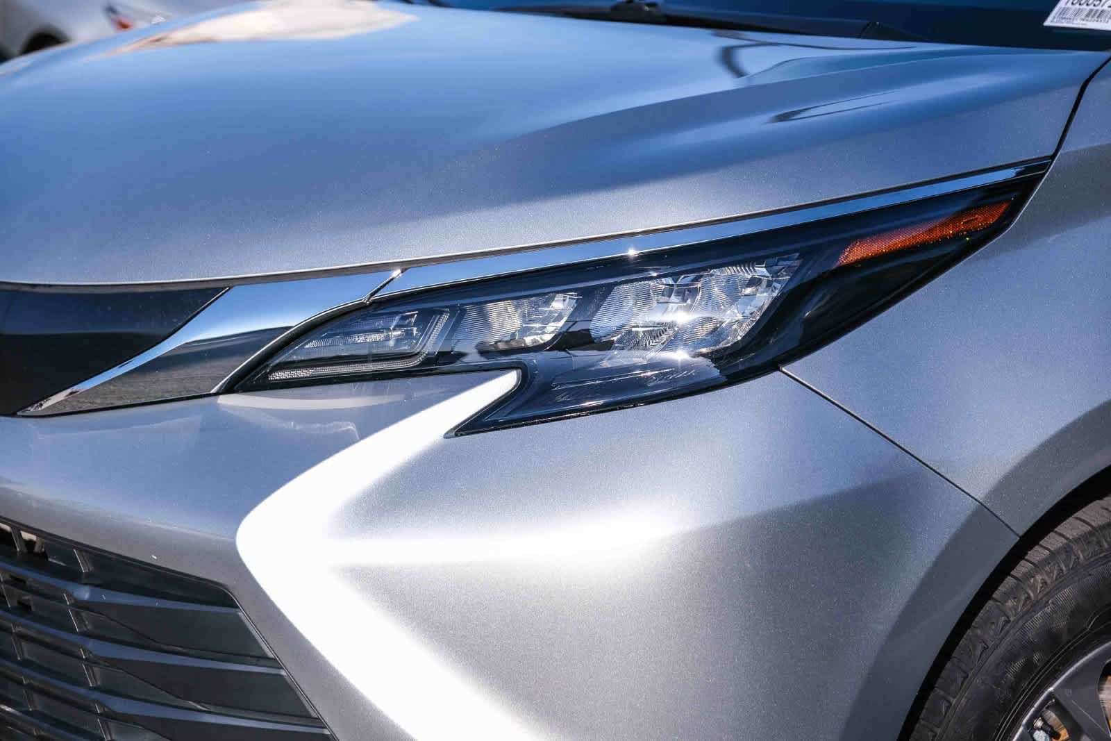 Used 2024 Toyota Sienna LE w/ LE Plus Package FWD image 12