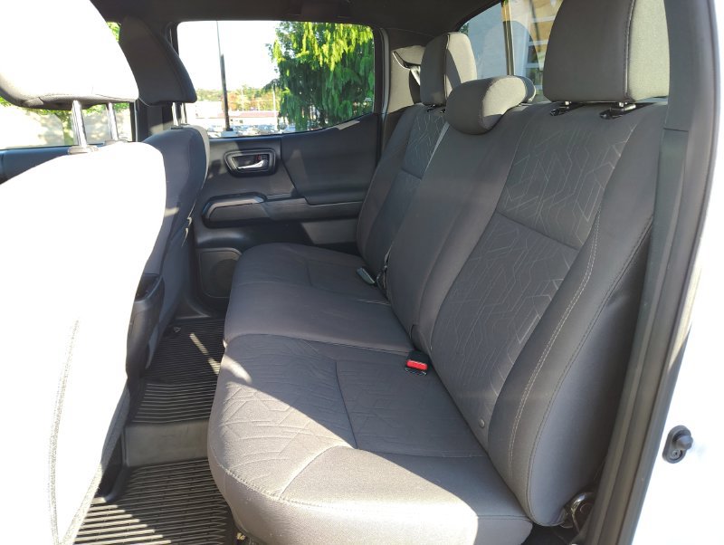 Used 2018 Toyota Tacoma TRD Sport AWD/4WD image 14