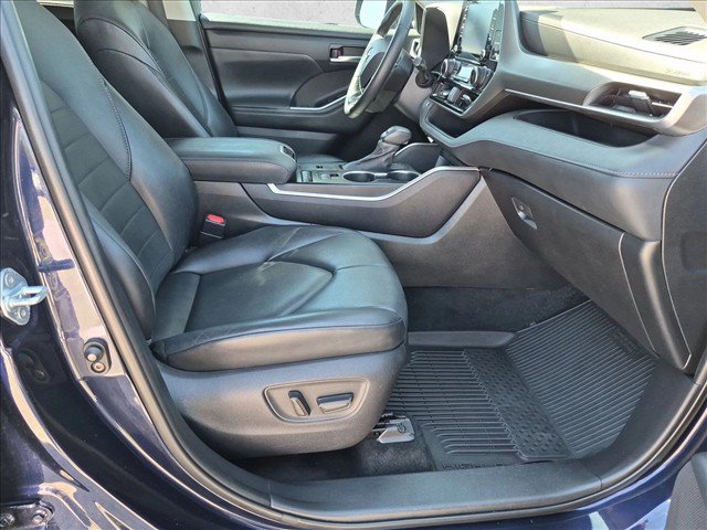 Used 2021 Toyota Highlander XLE FWD image 21