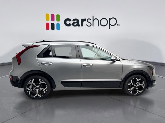 Used 2023 Kia Niro SX Touring image 6