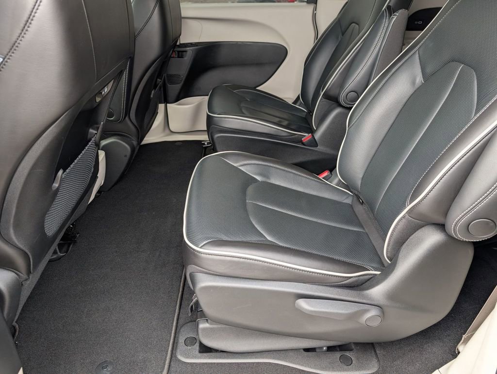 Used 2023 Chrysler Pacifica Limited image 40