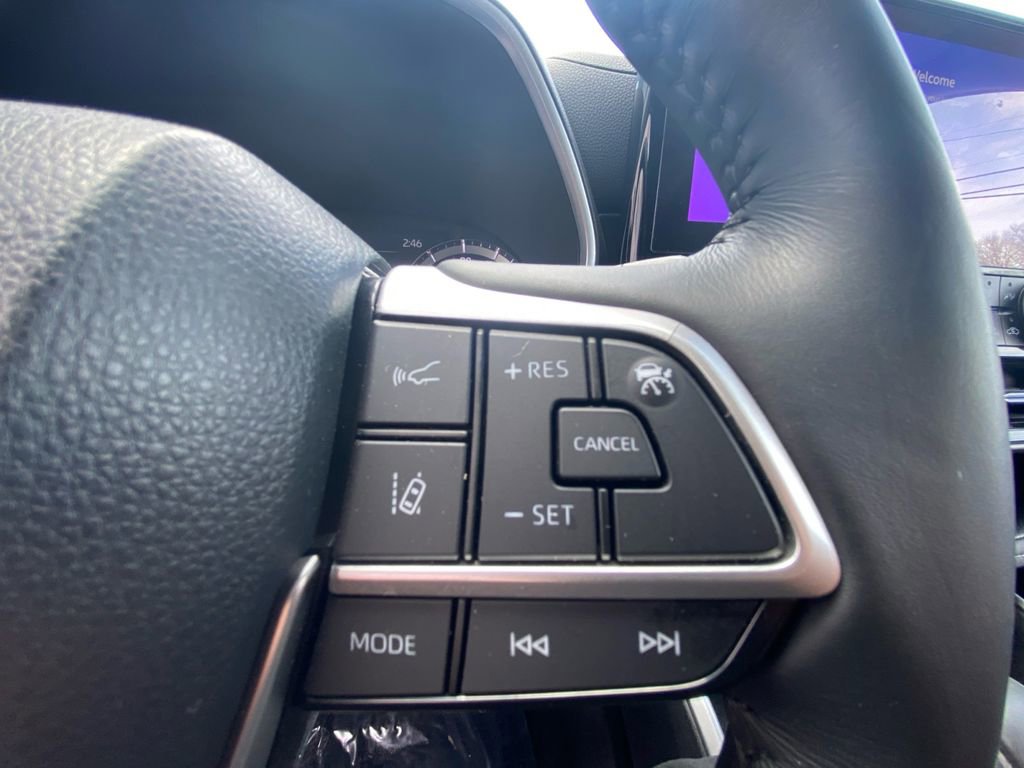 Used 2024 Toyota Highlander XLE image 19