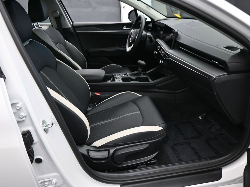 New 2025 Kia K5 LXS FWD image 36