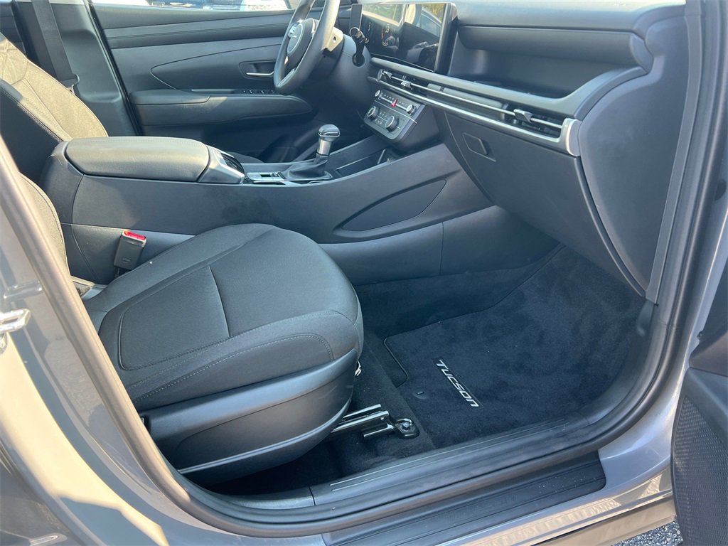 Used 2025 Hyundai Tucson SE image 13