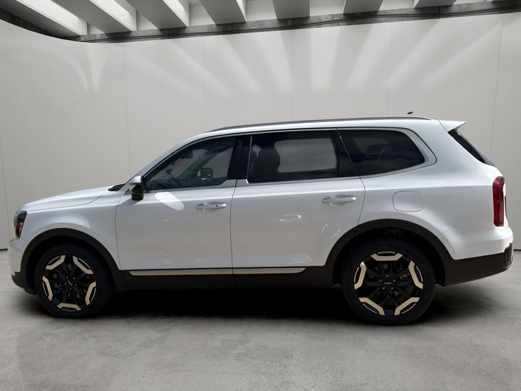 Used 2025 Kia Telluride S image 2