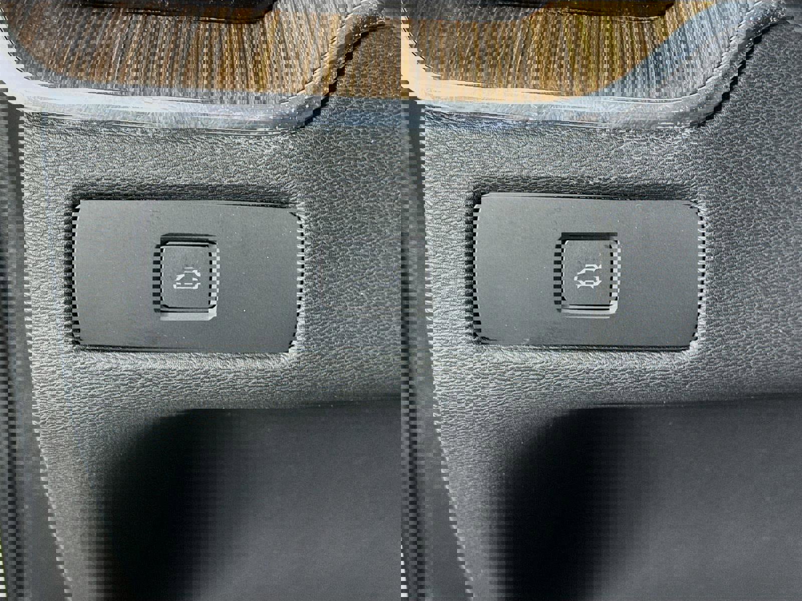 Used 2023 Volvo XC60 B5 Plus w/ Climate Package image 11