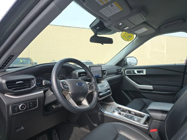 Used 2023 Ford Explorer XLT w/ Equipment Group 202A image 11