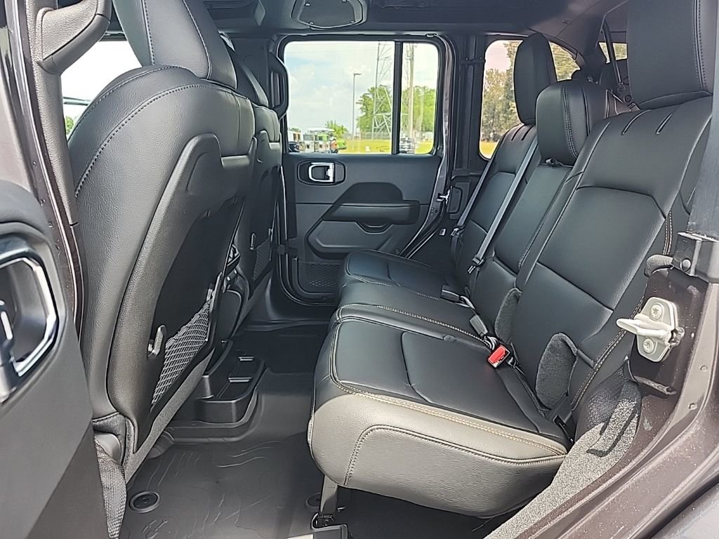 New 2025 Jeep Wrangler Unlimited Sahara AWD/4WD image 17