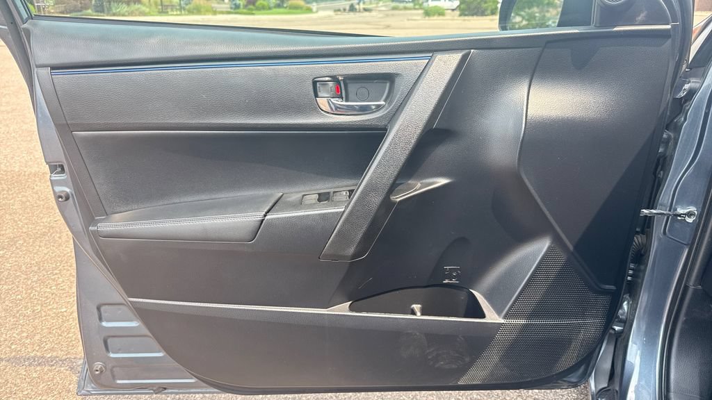 Used 2017 Toyota Corolla SE FWD image 25