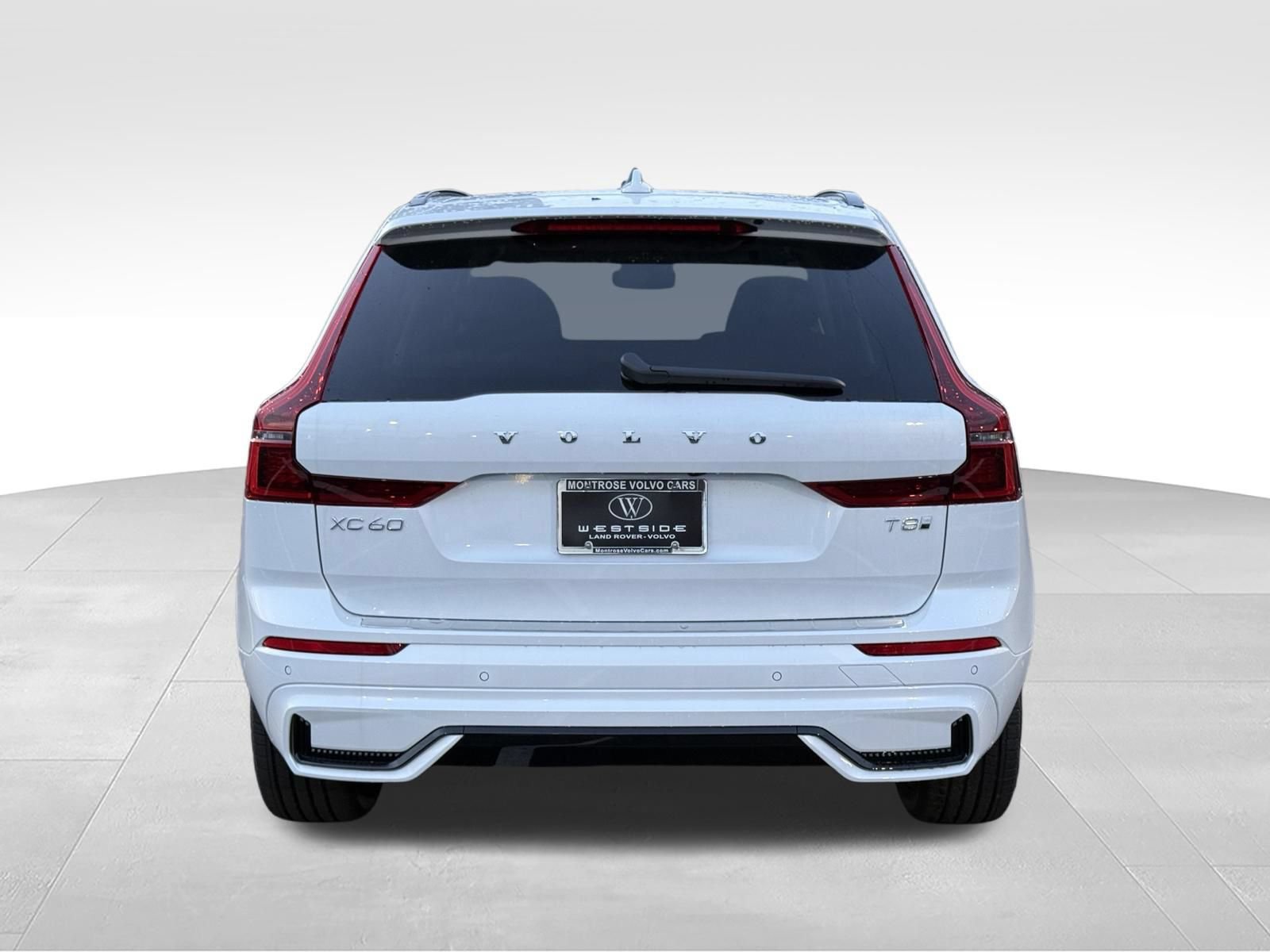 New 2026 Volvo XC60 T8 Plus w/ Climate Package PRO AWD/4WD image 4