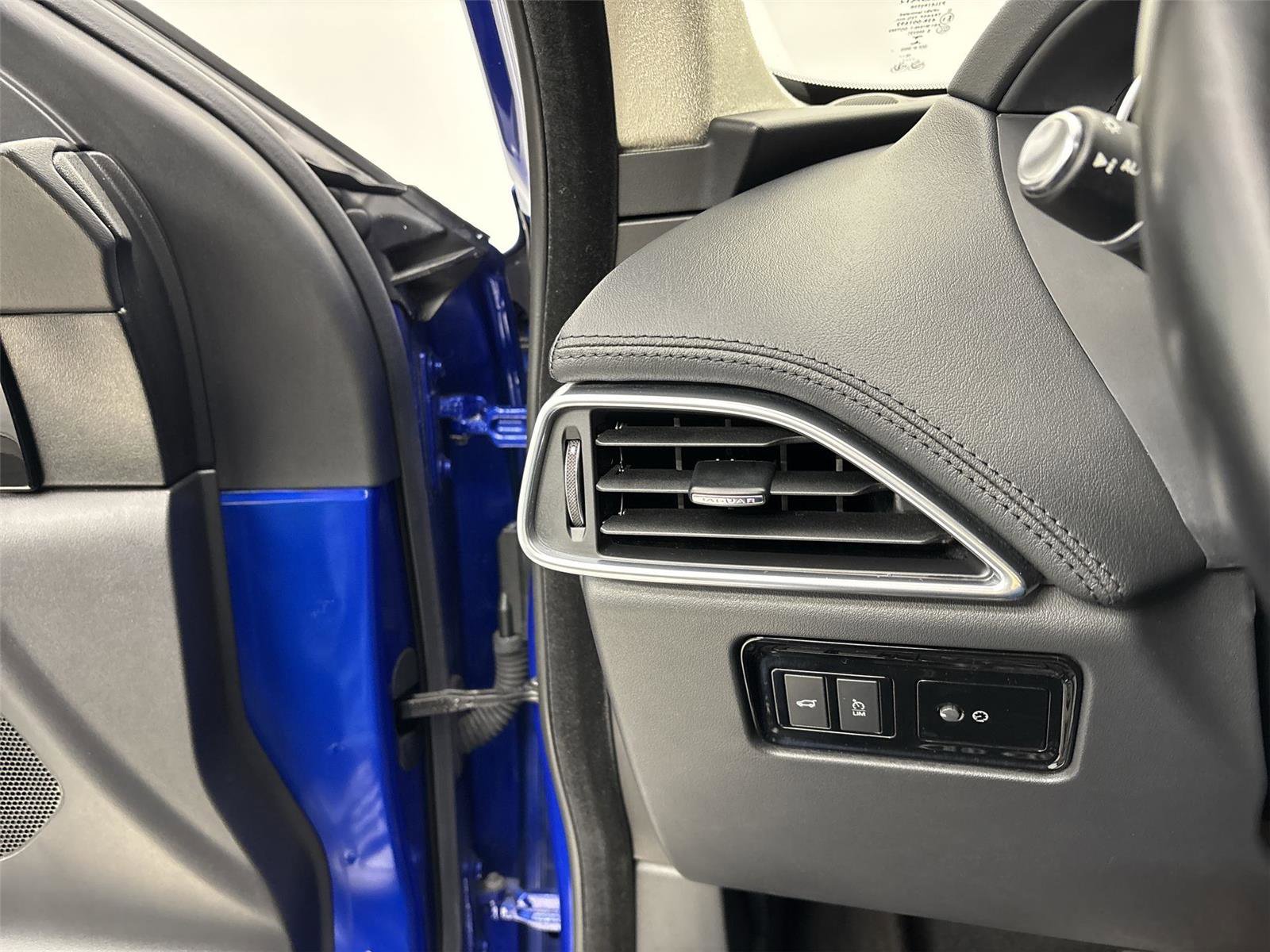 Used 2020 Jaguar F-PACE Prestige image 31