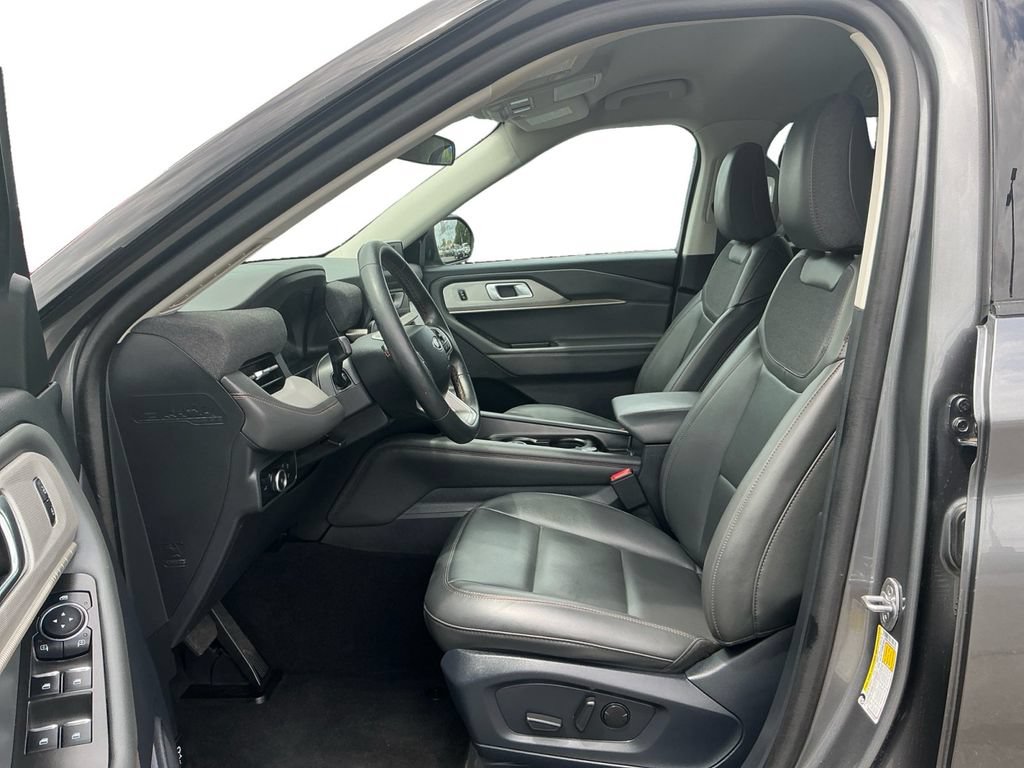Used 2025 Ford Explorer Active w/ Active Comfort Package AWD/4WD image 14