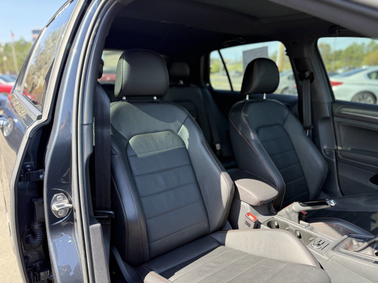 Used 2020 Volkswagen GTI SE FWD image 21