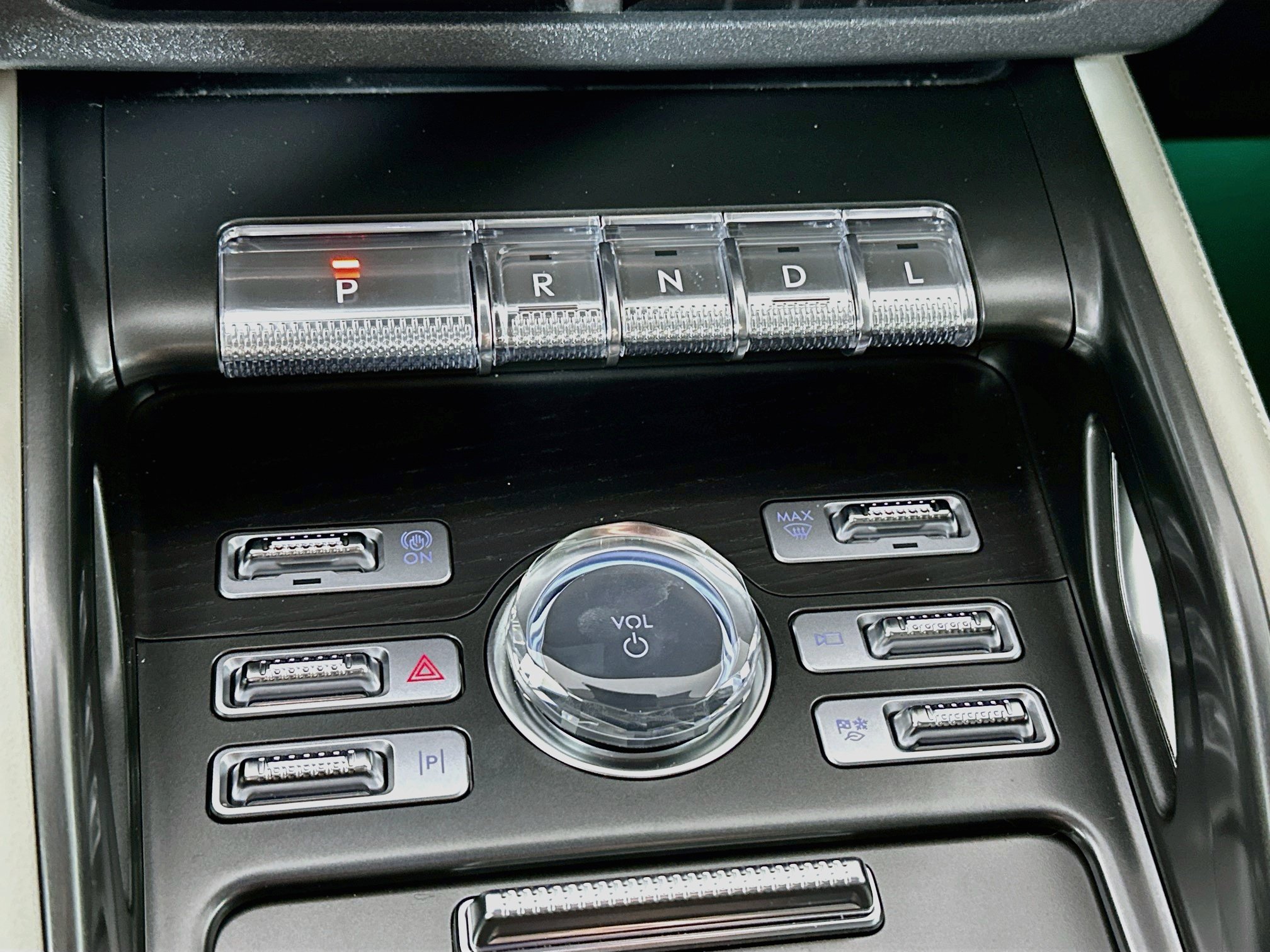 Used 2025 Lincoln Nautilus Reserve AWD/4WD image 16