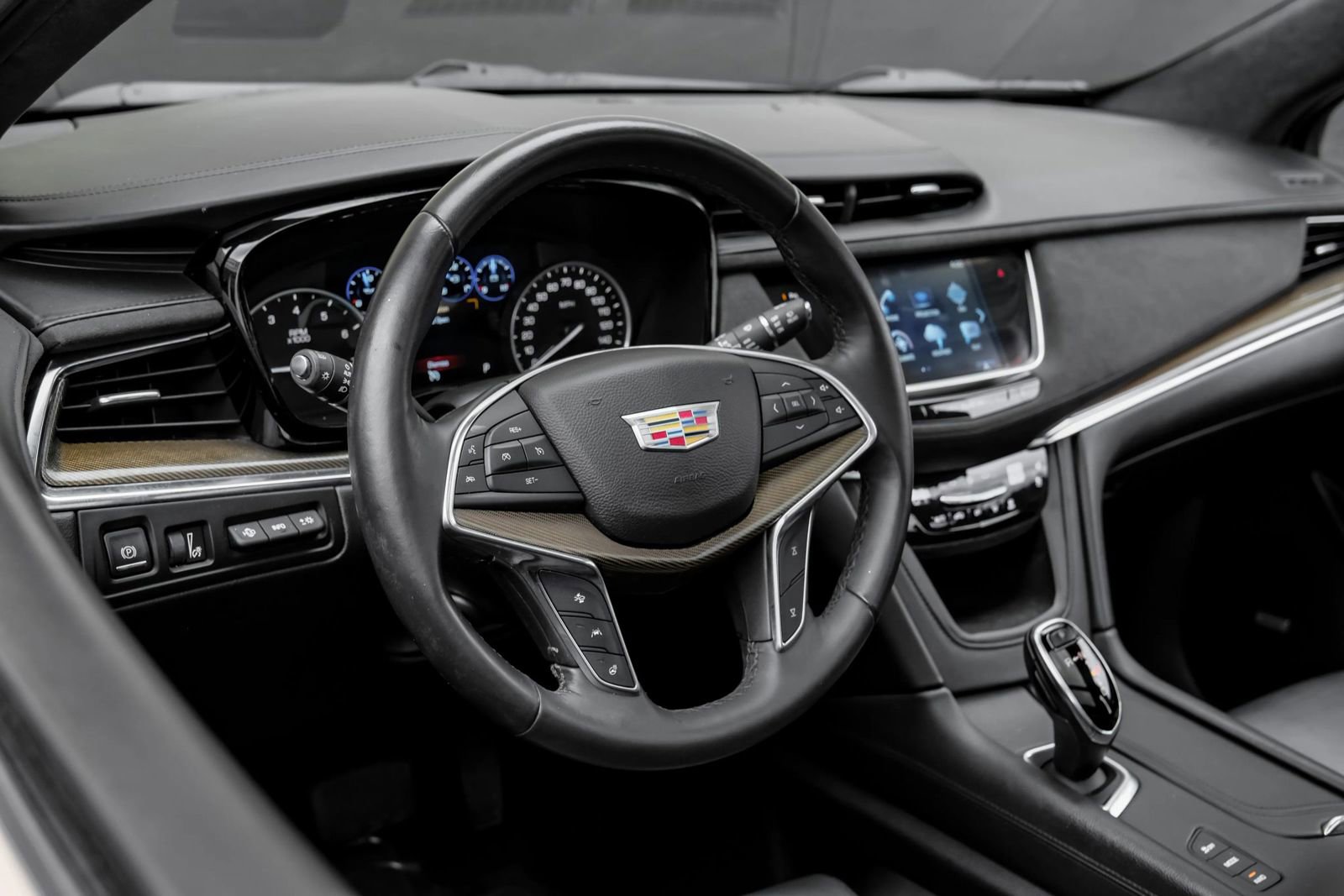 Used 2017 Cadillac XT5 Platinum image 25