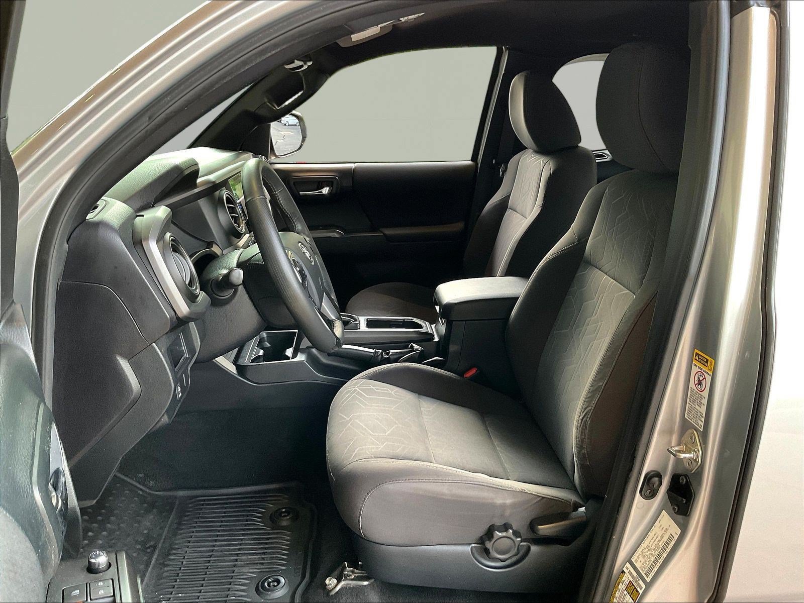 Used 2017 Toyota Tacoma SR5 RWD image 21