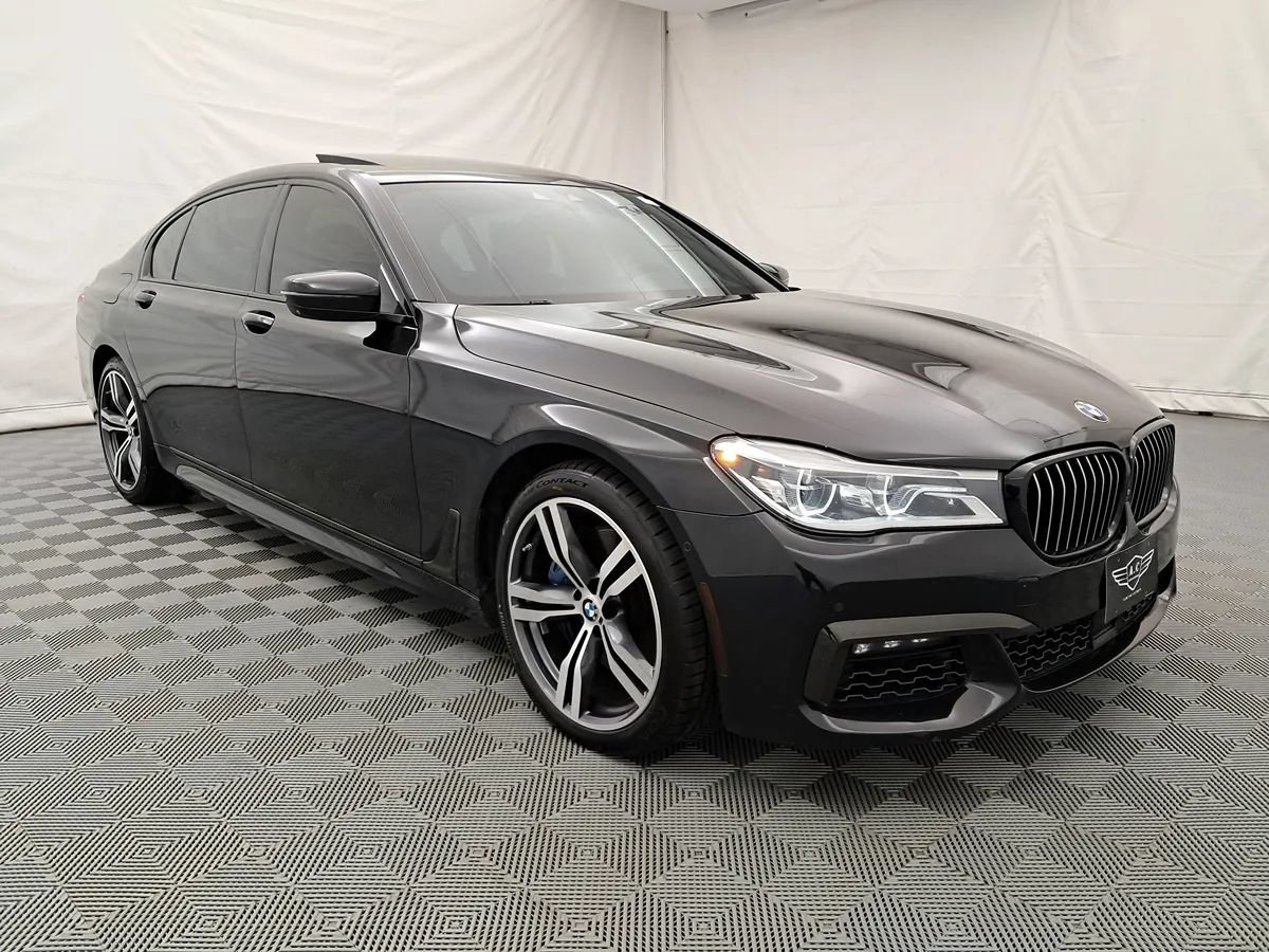 Used 2019 BMW 750i xDrive w/ Executive Package AWD/4WD image 2