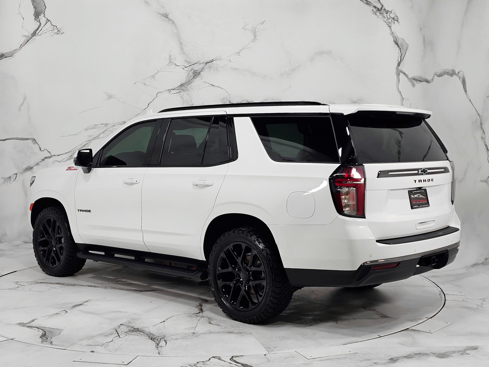 Used 2022 Chevrolet Tahoe Z71 w/ Luxury Package AWD/4WD image 7