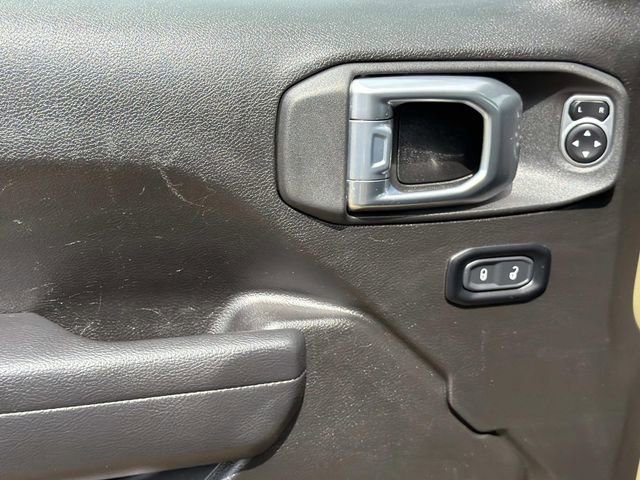 Used 2025 Jeep Wrangler Unlimited Rubicon AWD/4WD image 14