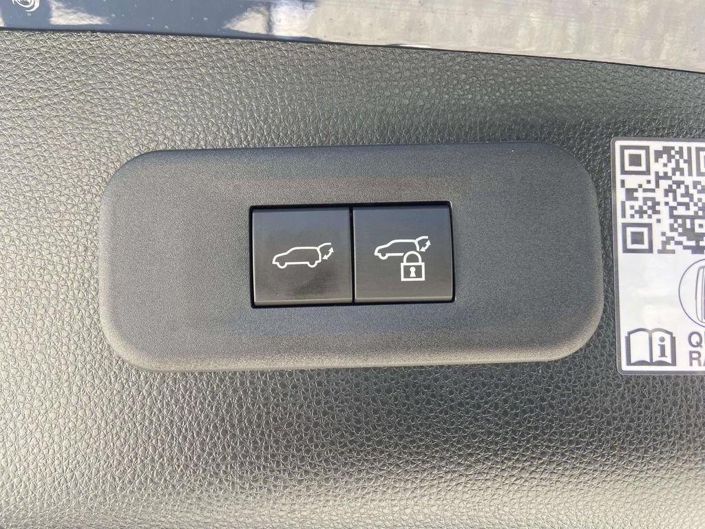 Used 2025 Toyota Crown Signia AWD/4WD image 8