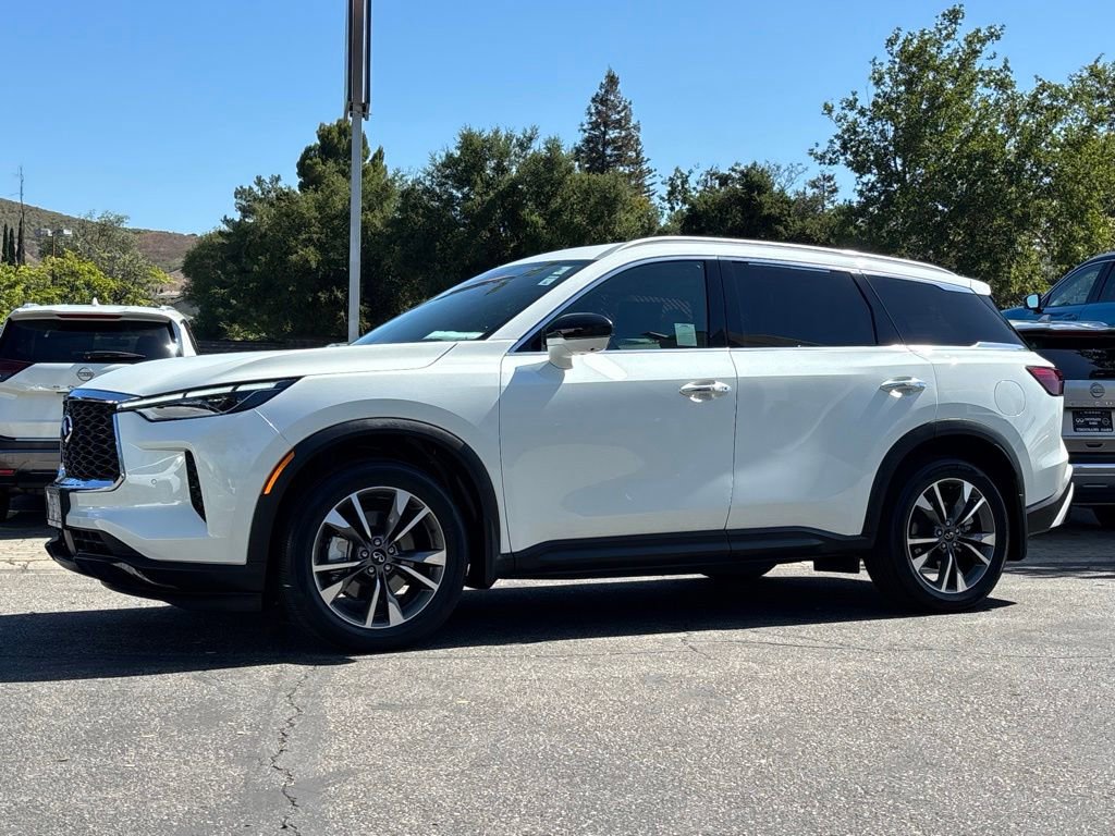 Certified 2025 INFINITI QX60 Luxe w/ Vision Package FWD image 8