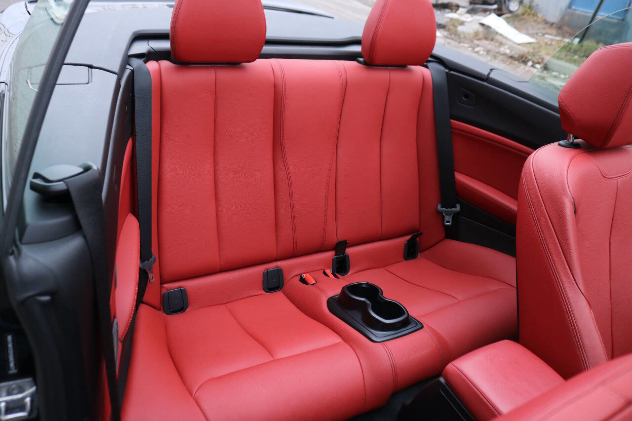 Used 2016 BMW M235i Convertible image 21