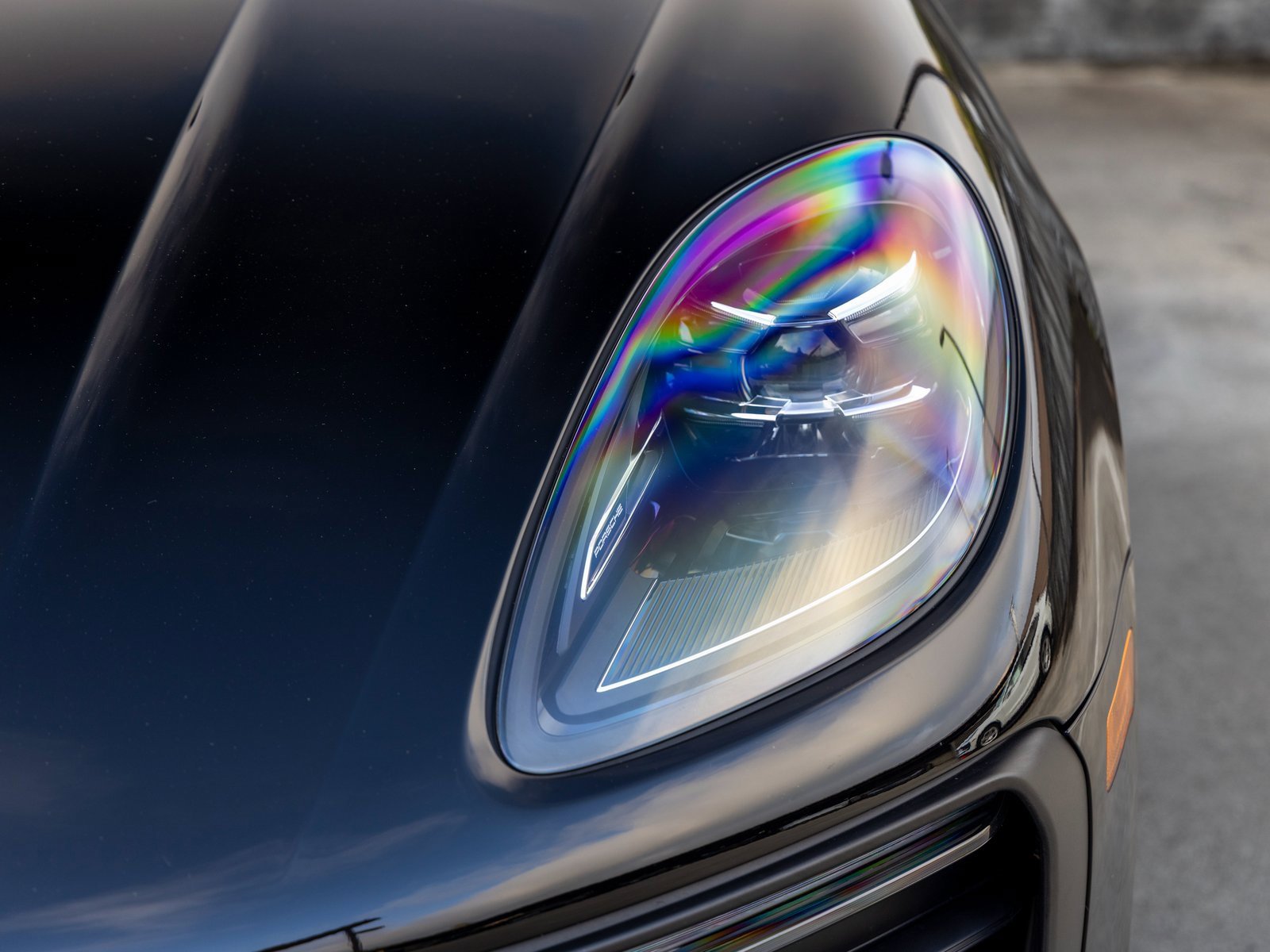 Certified 2025 Porsche Macan image 16