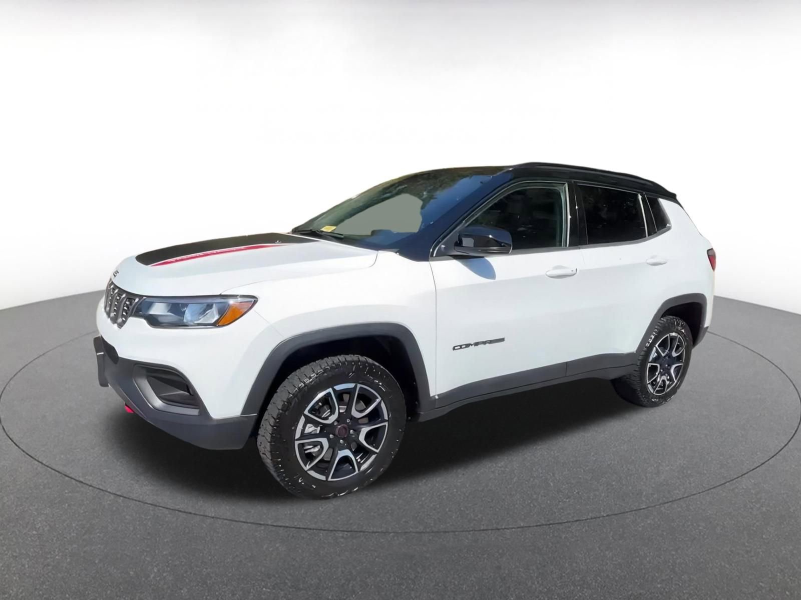 Used 2025 Jeep Compass Trailhawk image 8
