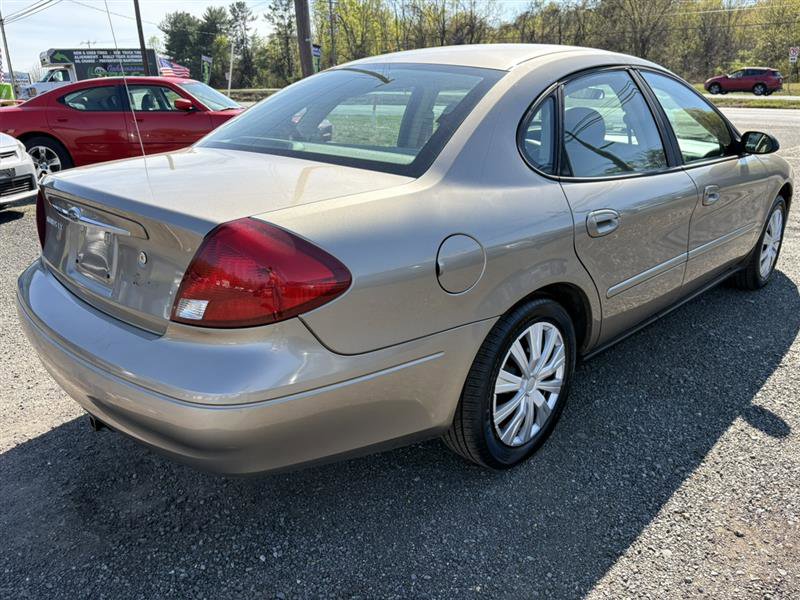 Used 2003 Ford Taurus LX image 4