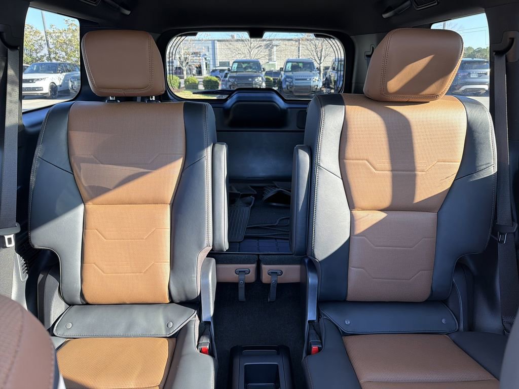 Used 2024 Lexus GX 550 w/ Accessory Package (Z1) AWD/4WD image 32