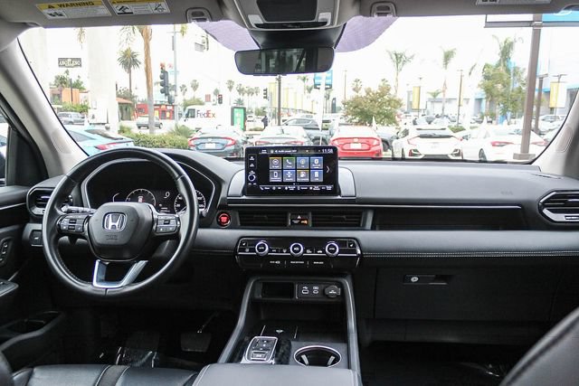 Used 2025 Honda Pilot EX-L image 17