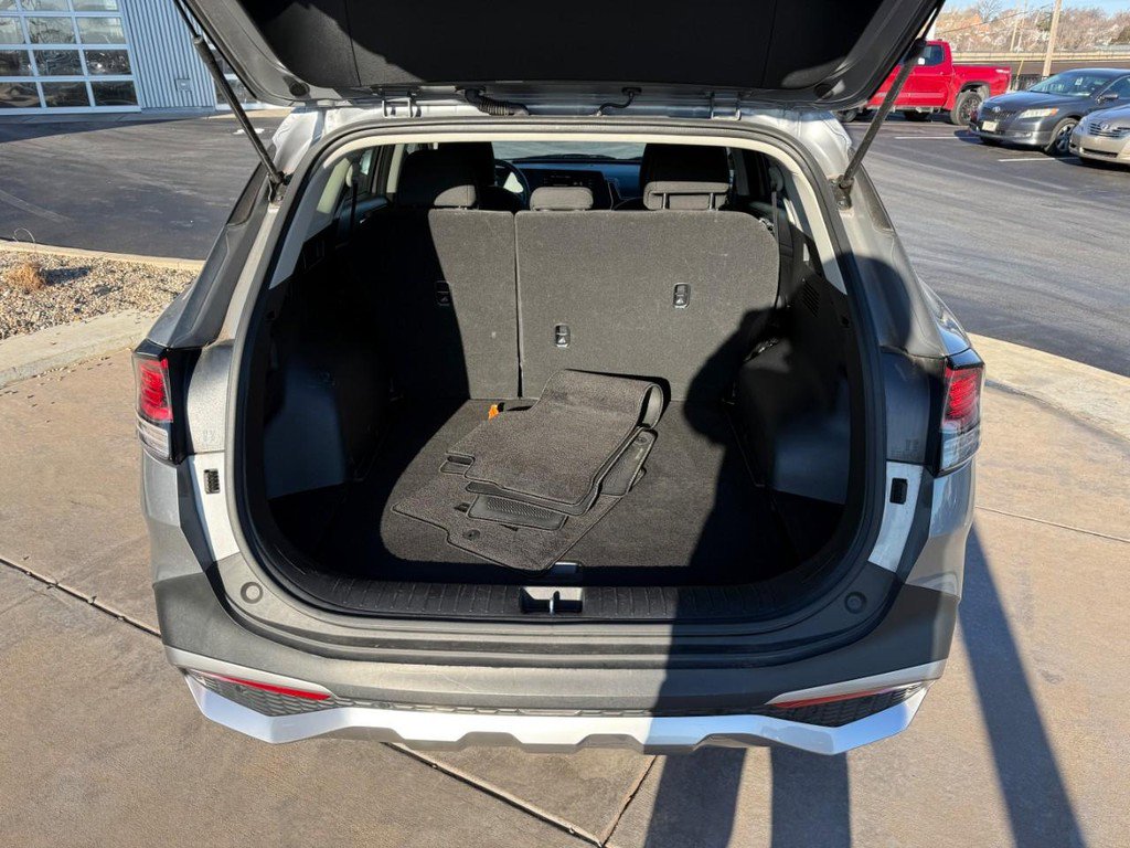 Used 2024 Kia Sportage LX image 8