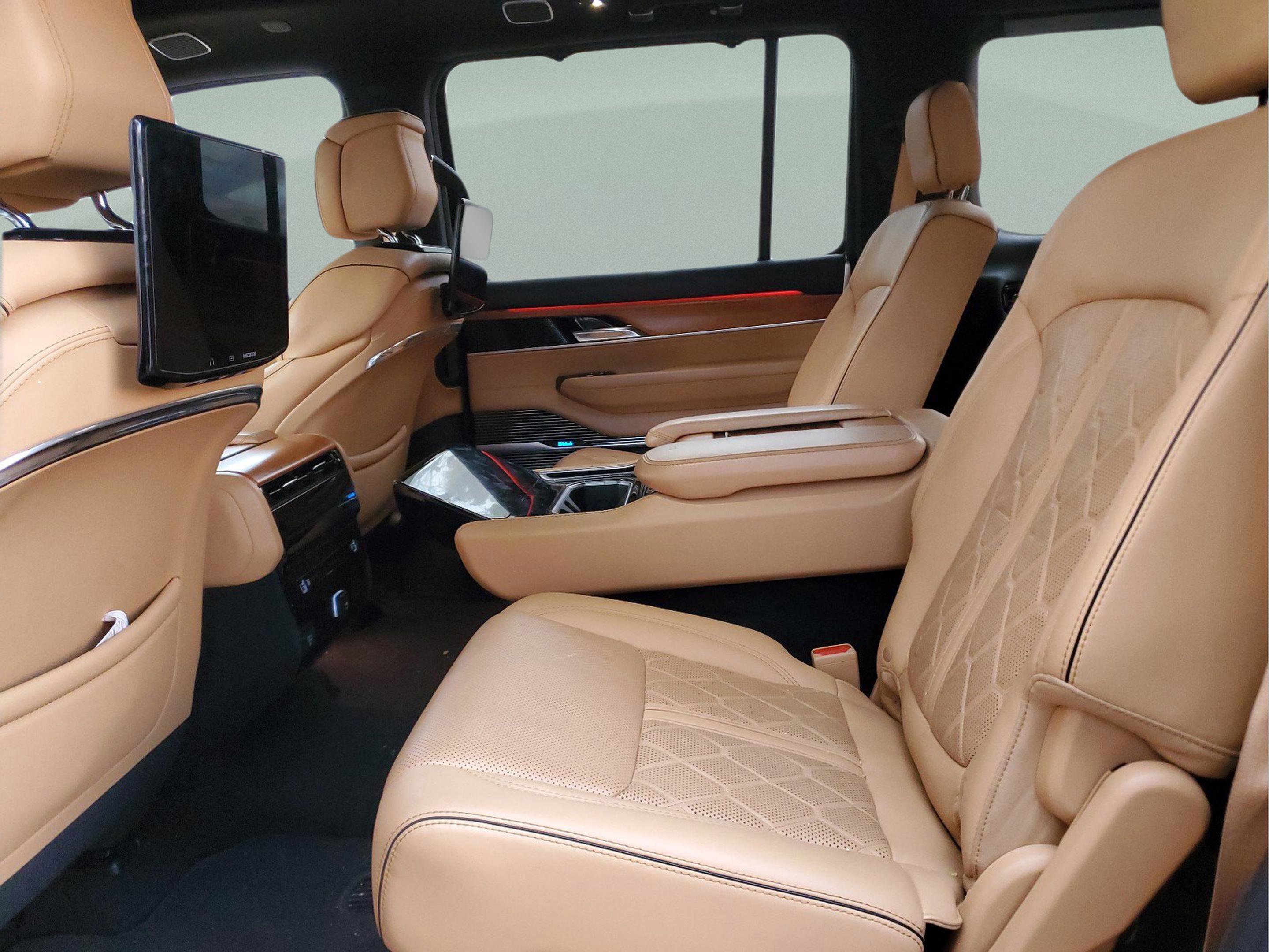 Certified 2022 Jeep Grand Wagoneer Series III w/ Rear Seat Video Group 1 image 8
