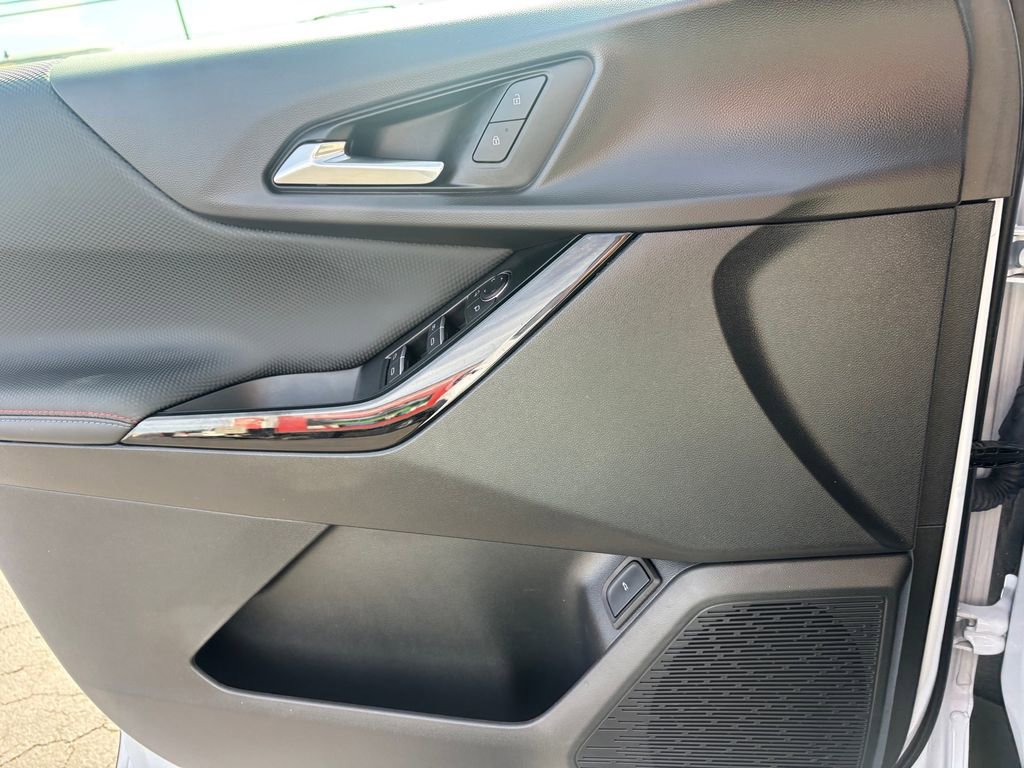 Used 2026 Chevrolet Equinox RS w/ Safety and Technology Package image 23