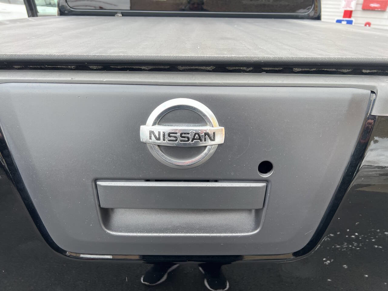 Used 2010 Nissan Frontier SE image 28
