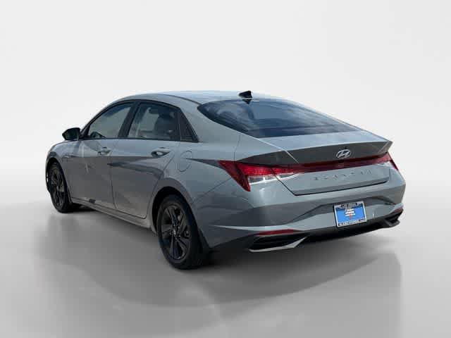 Certified 2022 Hyundai Elantra SEL FWD image 3