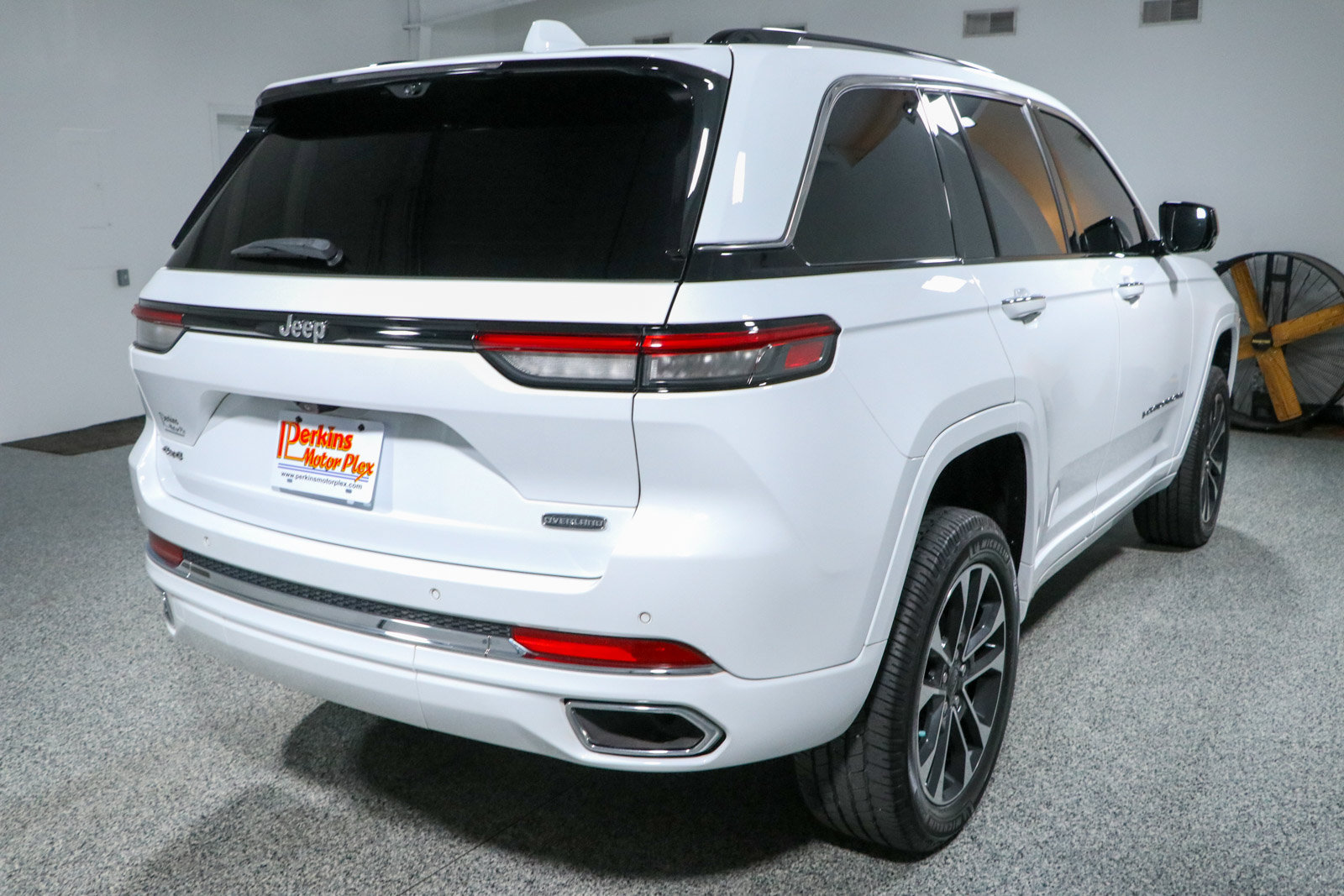 Used 2022 Jeep Grand Cherokee Overland w/ Adv Protech Group III AWD/4WD image 7