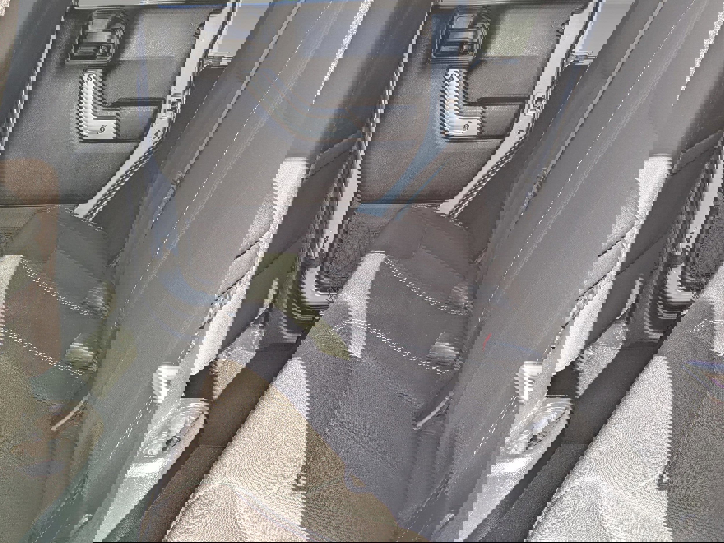 Used 2017 Jeep Wrangler Unlimited Rubicon w/ Connectivity Group image 17