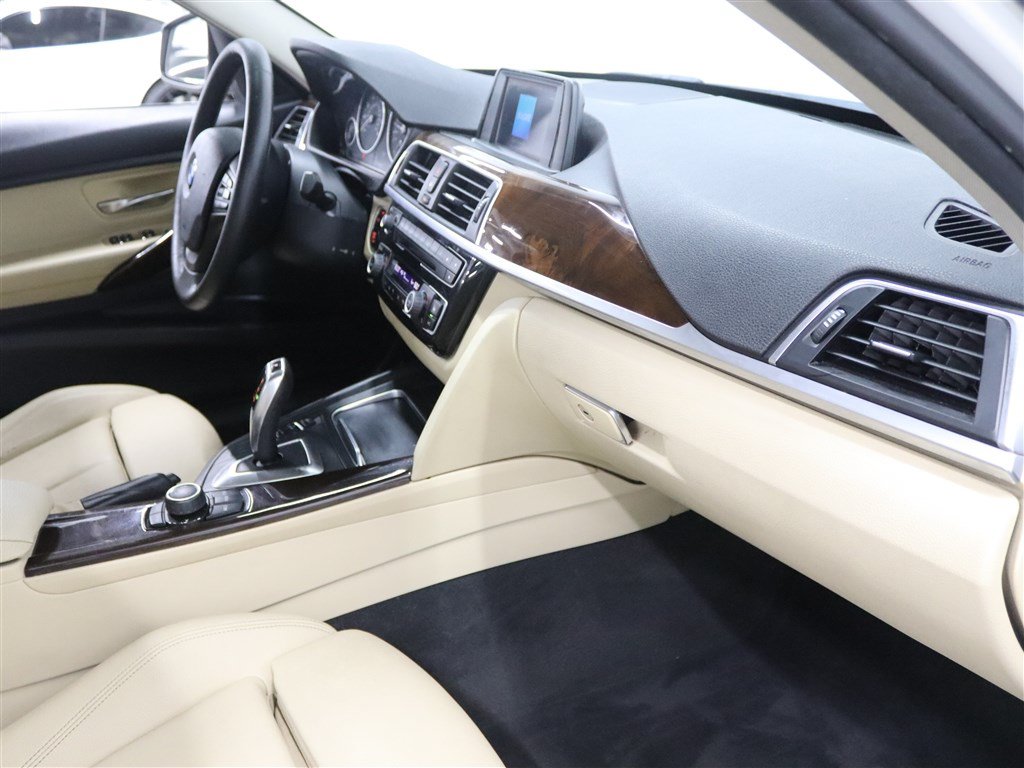 Used 2018 BMW 320i xDrive Sedan AWD/4WD image 21