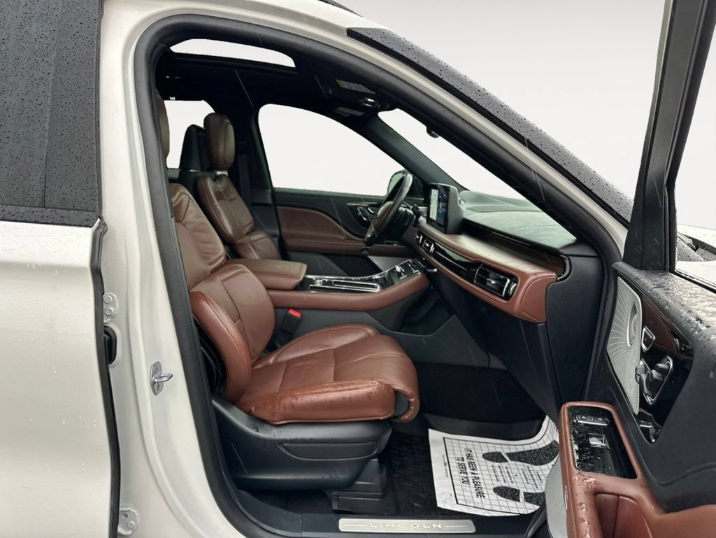 Used 2025 Lincoln Aviator Reserve w/ Equipment Group 201A AWD/4WD image 19