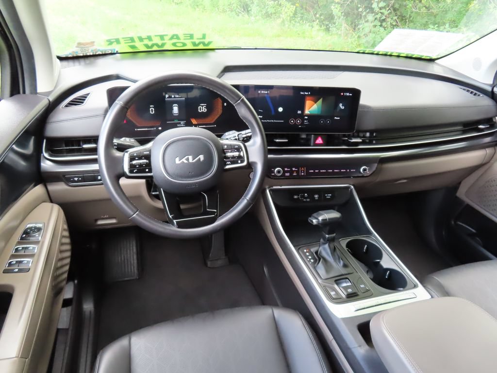 Certified 2025 Kia Carnival FWD image 4